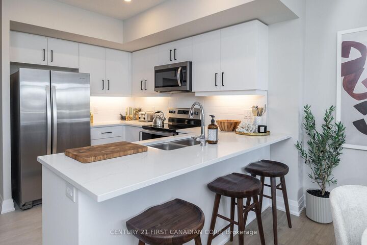 Property Photo:  4286 King Street 1004  ON N2P 2E9 