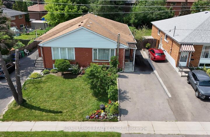 Property Photo:  3422 Queenston Drive  ON L5C 2G6 
