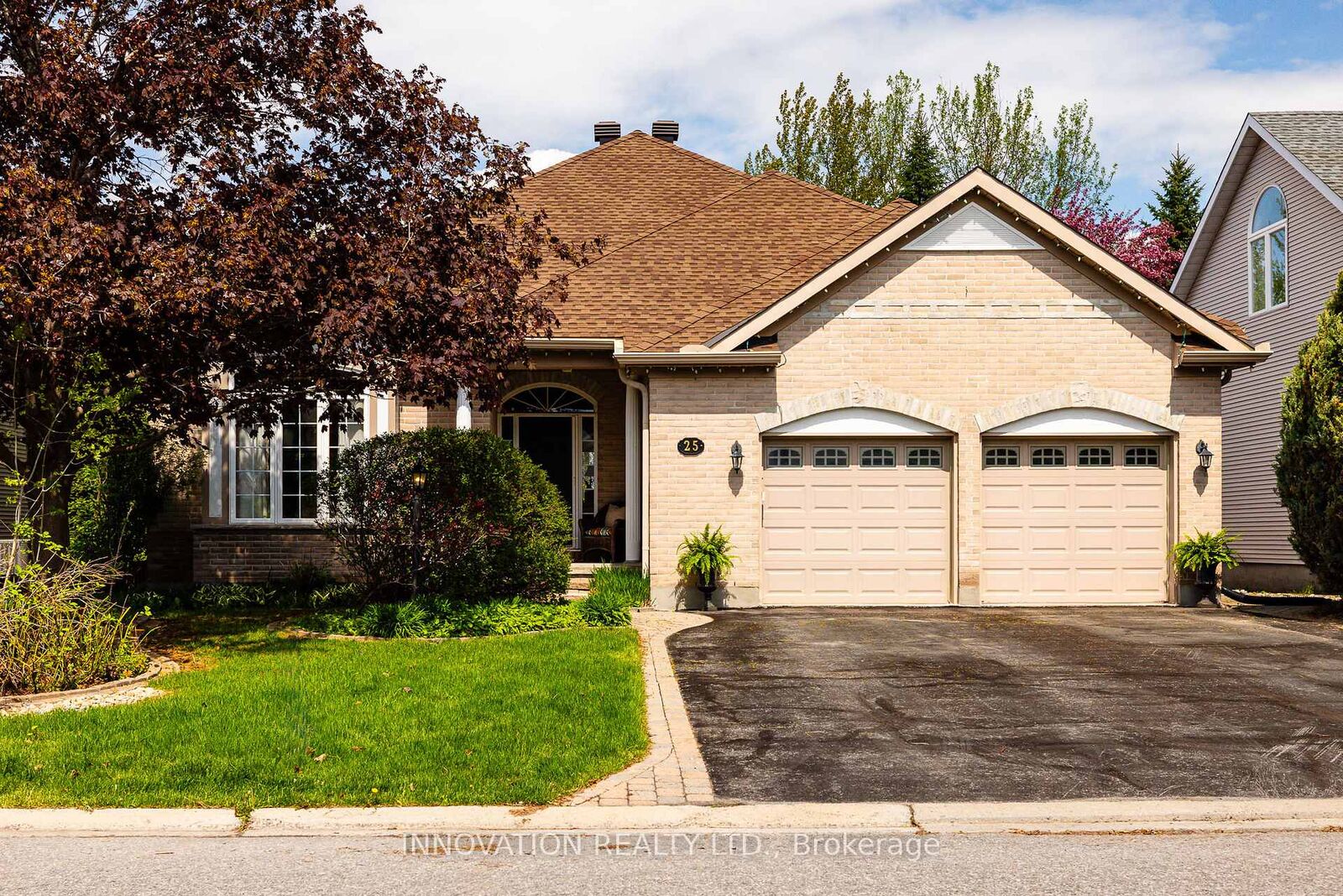 Property Photo: 25 Kyle Avenue ON K2S 1G9