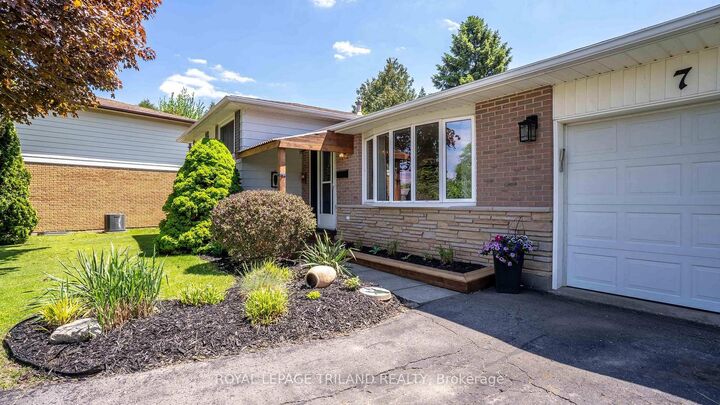 Property Photo:  7 Stirling Crescent  ON N5P 3R4 