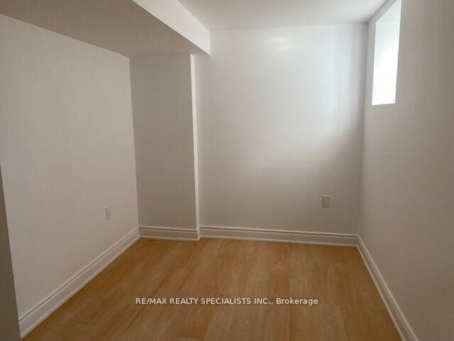 Property Photo: 886 Francine Crescent Lower ON L5V 0E2