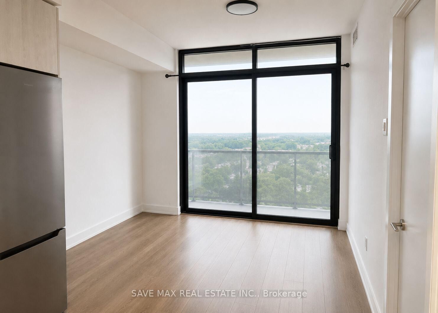 Property Photo: 86 Dundas Street E 1410 ON L5A 1W4