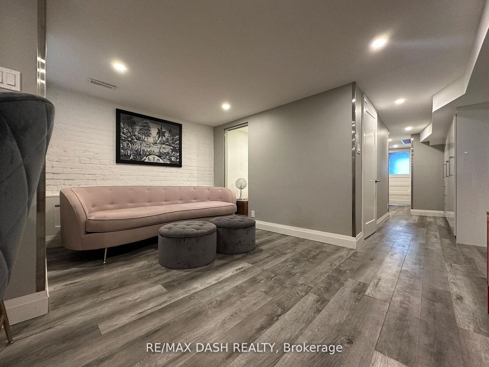 Property Photo:  725 Palmerston Avenue W Bsmt  ON M6G 2P6 