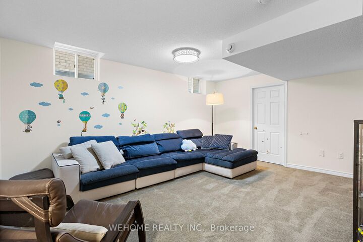 Property Photo: 20 Gallant Place ON L4L 1A6