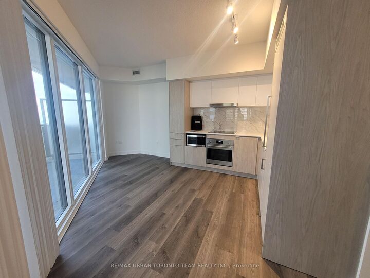 Property Photo: 55 Cooper Street 4508 ON M5E 0G1