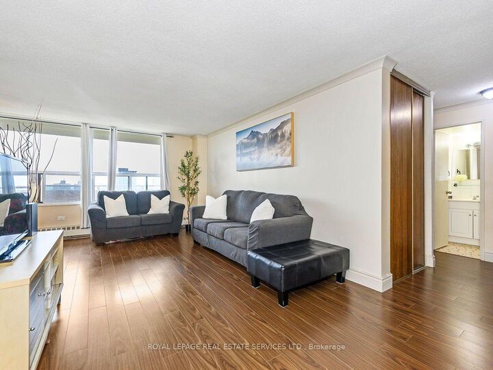Property Photo: 3120 Kirwin Avenue 1109 ON L5A 3R2