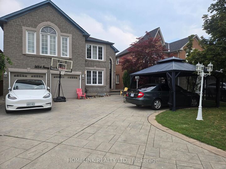 Property Photo:  5054 Terry Fox Way  ON L5V 1R7 