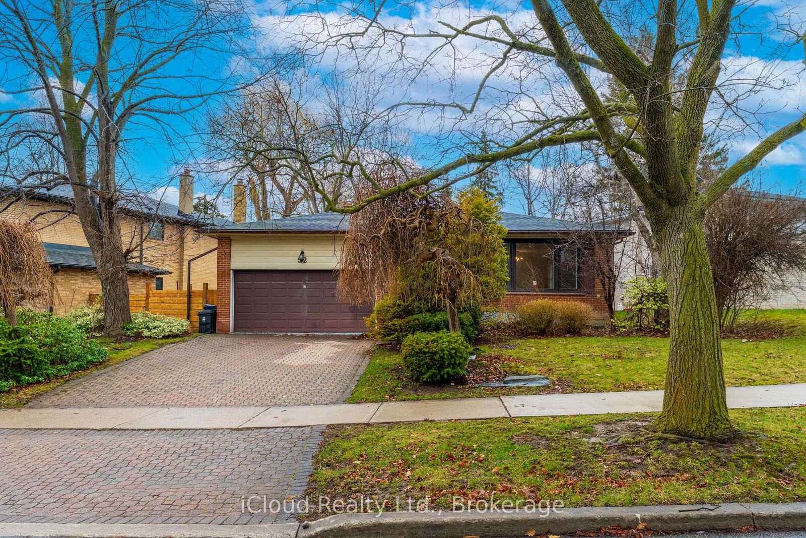 Property Photo:  52 Montressor Drive  ON M2P 1Z2 