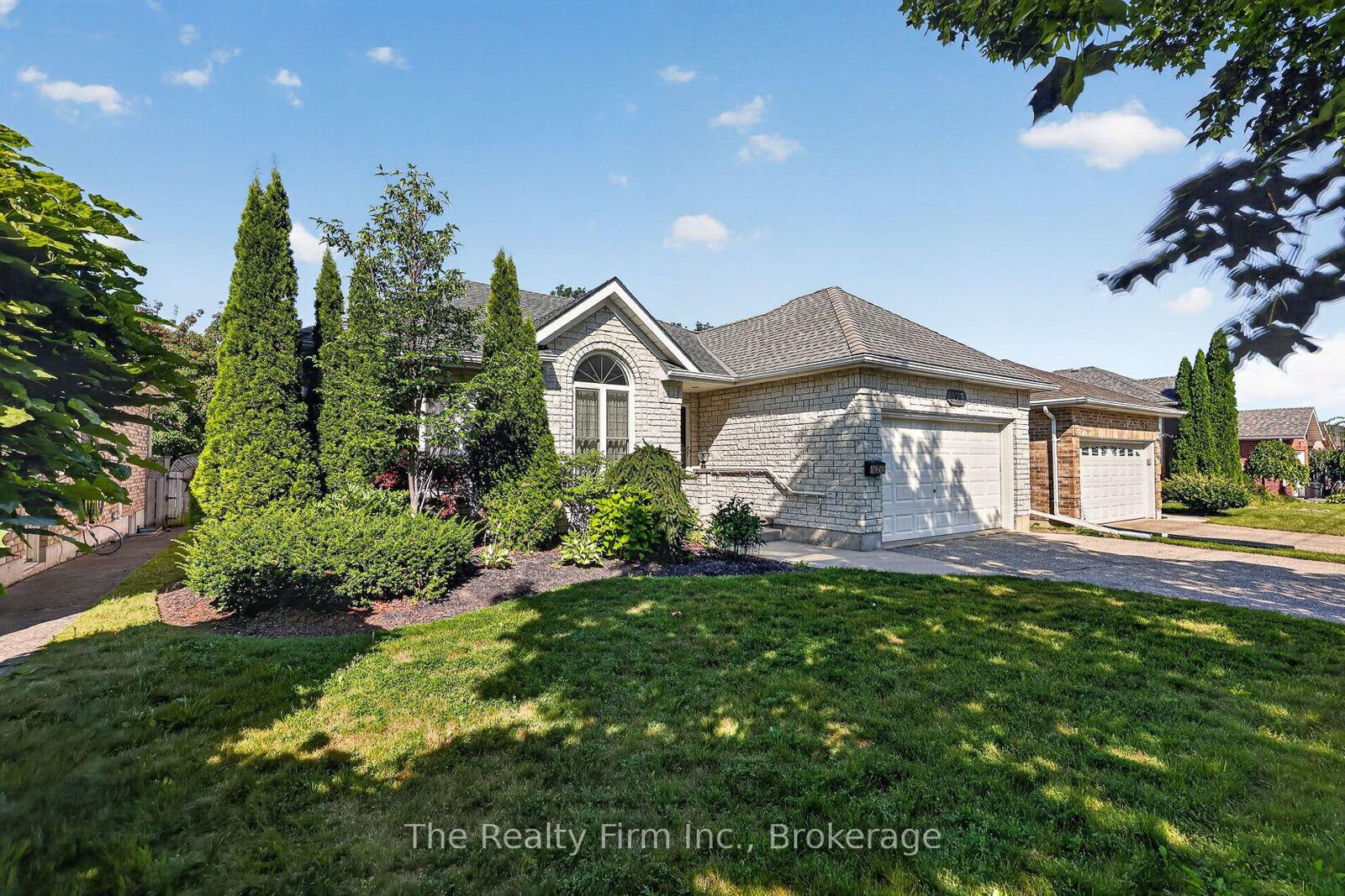 Photo de la propriété:  573 Lansdowne Avenue  ON N4T 1R6 