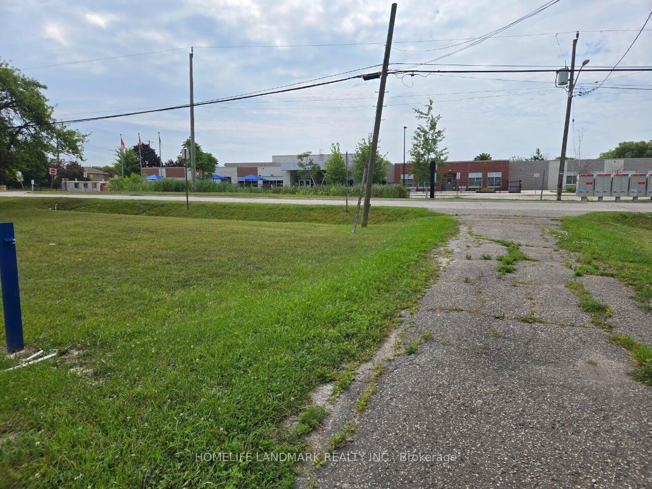 Property Photo: 14 Elm Grove Avenue ON L4E 2T2