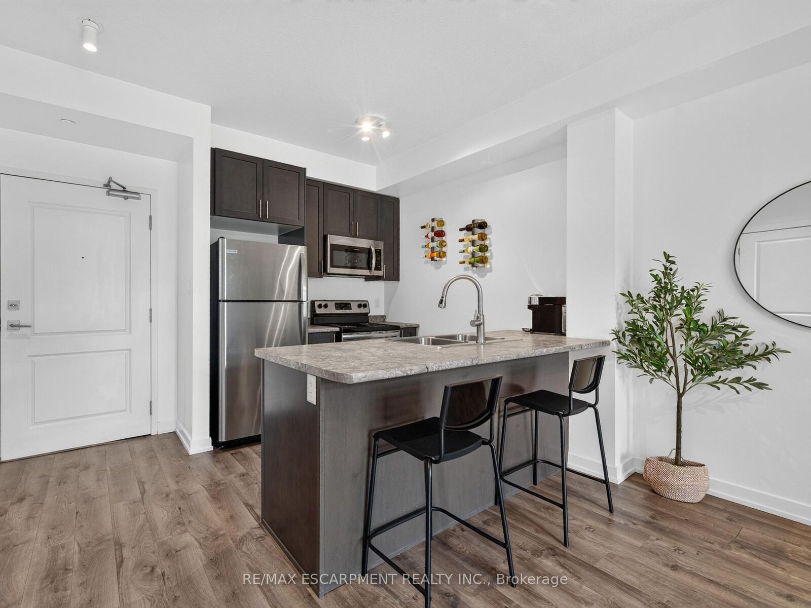 Property Photo: 101 Shoreview Place 123 ON L8E 0K2