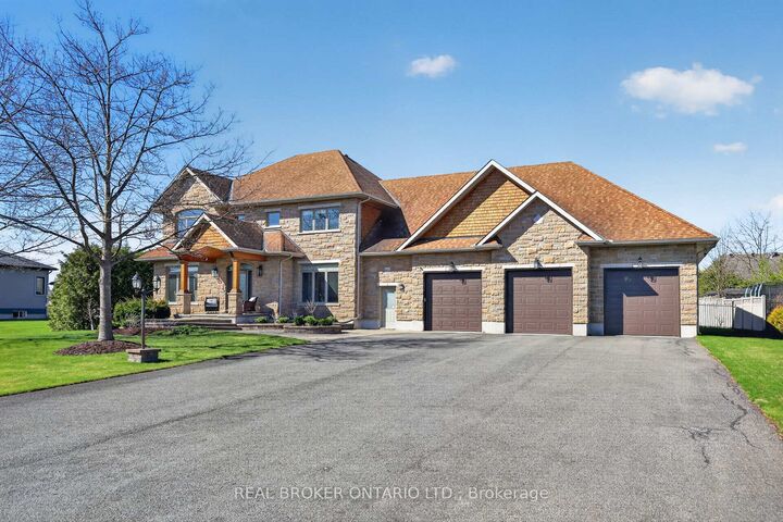 465 Lockmaster Crescent — photo 1