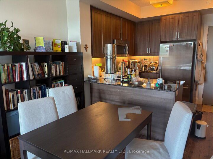 Property Photo:  2 Old Mill Drive 712  ON M6S 0A2 