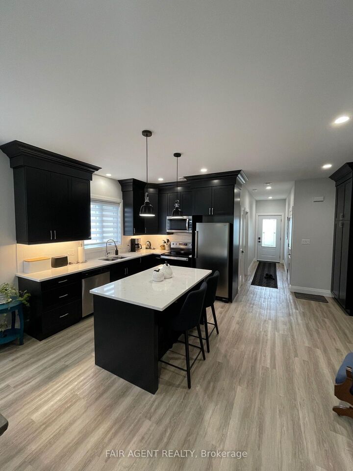 Property Photo: 255 Albert Street 2 ON N0G 1H0