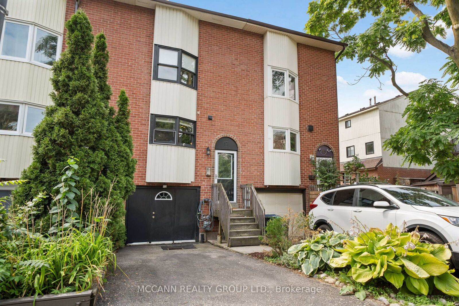 Property Photo:  17 Sydenham Street  ON M5A 4H4 