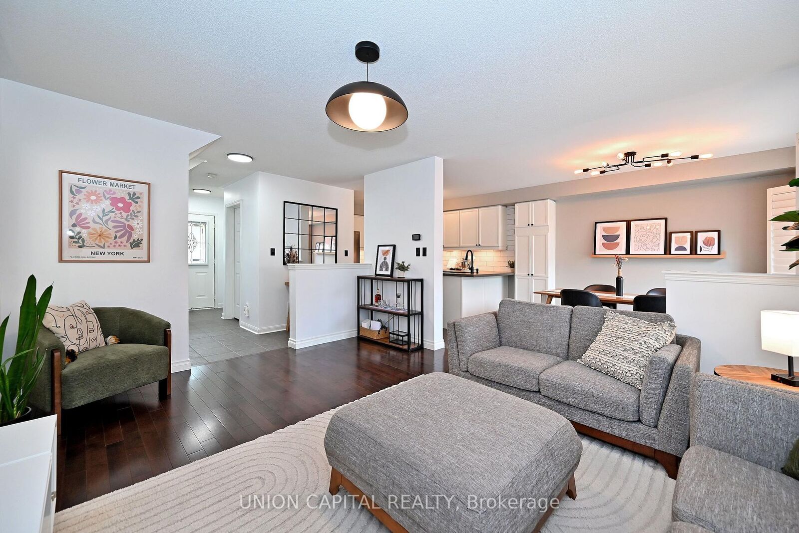 Property Photo: 32 Regatta Crescent ON L1N 9V2