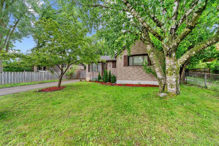 54 Manitoulin Drive — photo 1