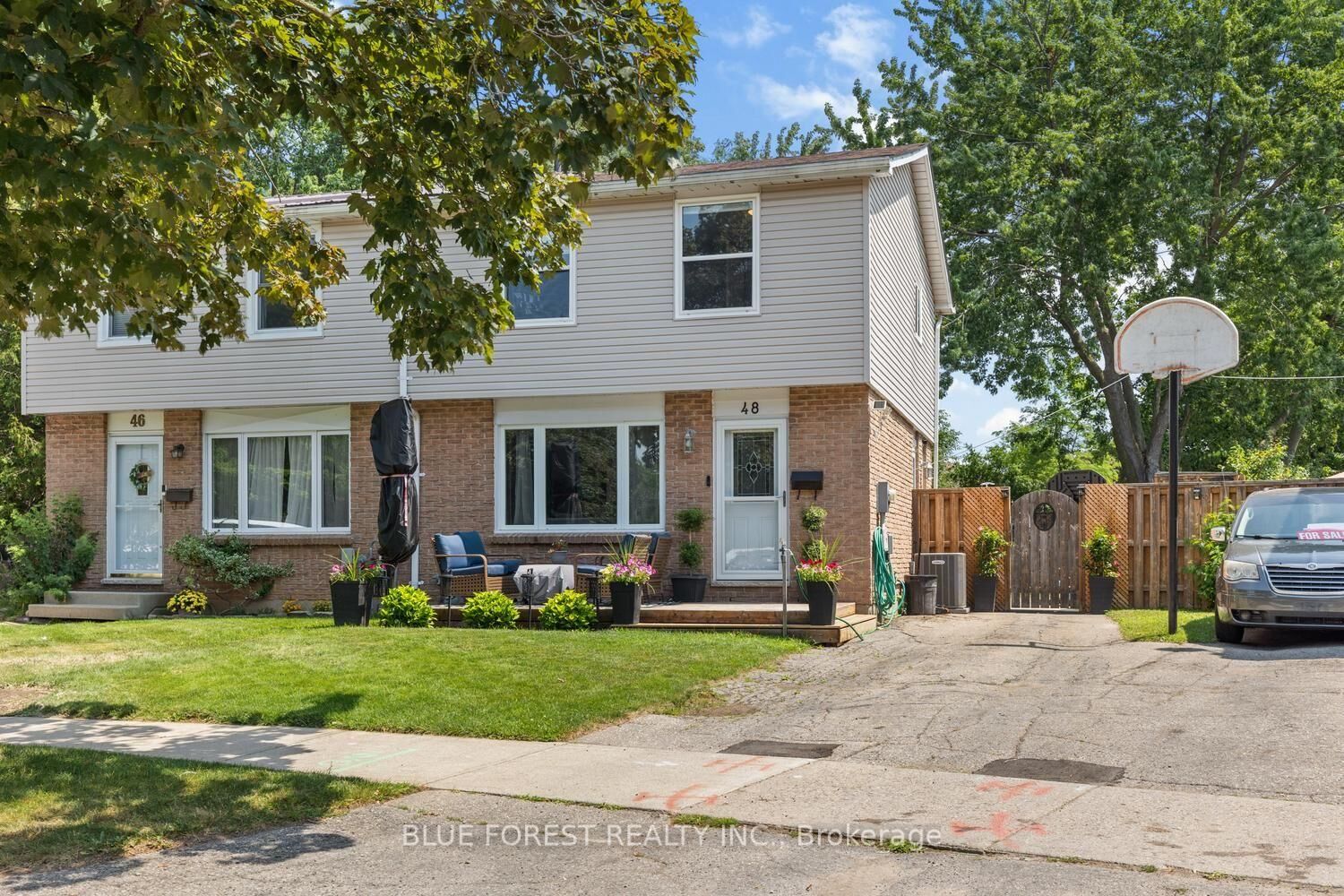 Property Photo: 48 Rosamond Crescent ON N6E 2M8