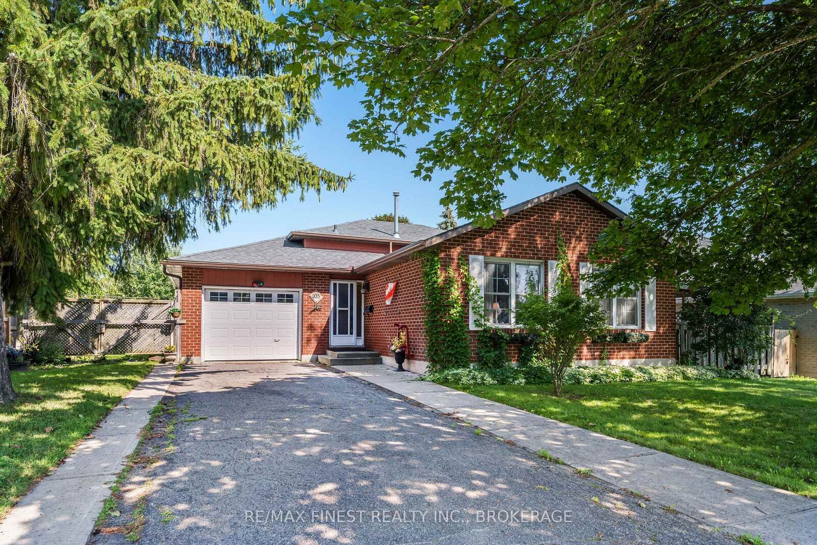 Property Photo: 105 Grenadier Drive ON K7K 6E7