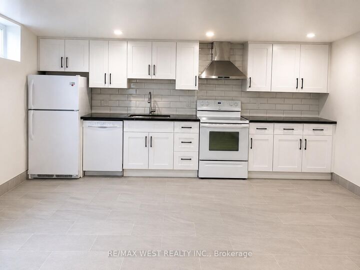 Property Photo: 908 Lynx Avenue ON L1W 2K7