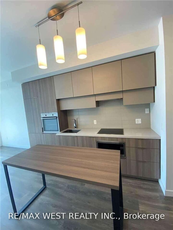 Property Photo:  8 Eglinton Avenue E 909  ON M4P 1A6 