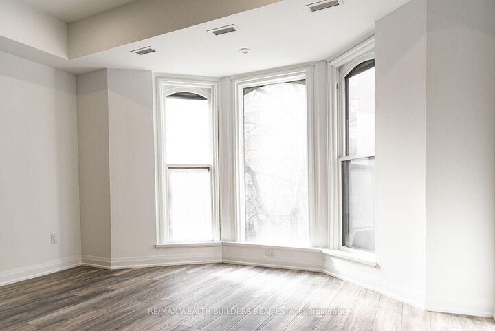 Photo de la propriété: 219 Jarvis Street 5 ON M5J 2C1