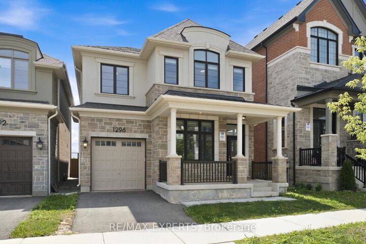 1296 Aymond Crescent W — photo 1