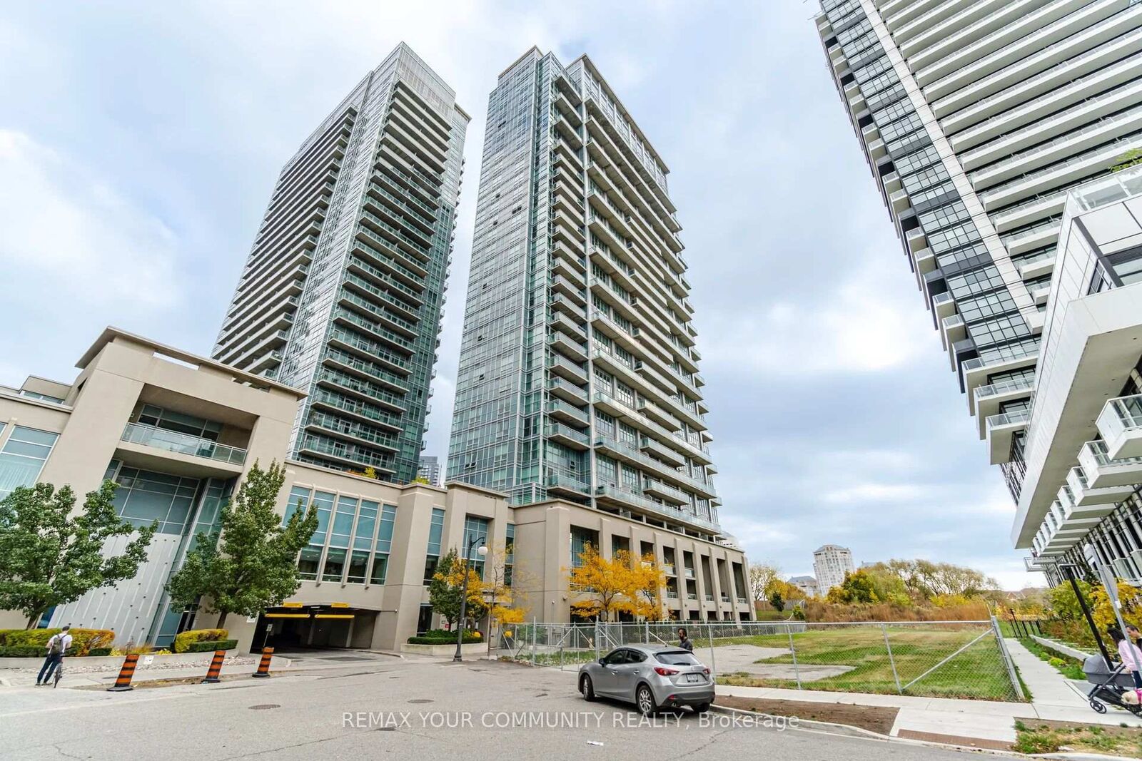 Property Photo: 155 Legion Road Ph-2913 ON M8Y 0A7