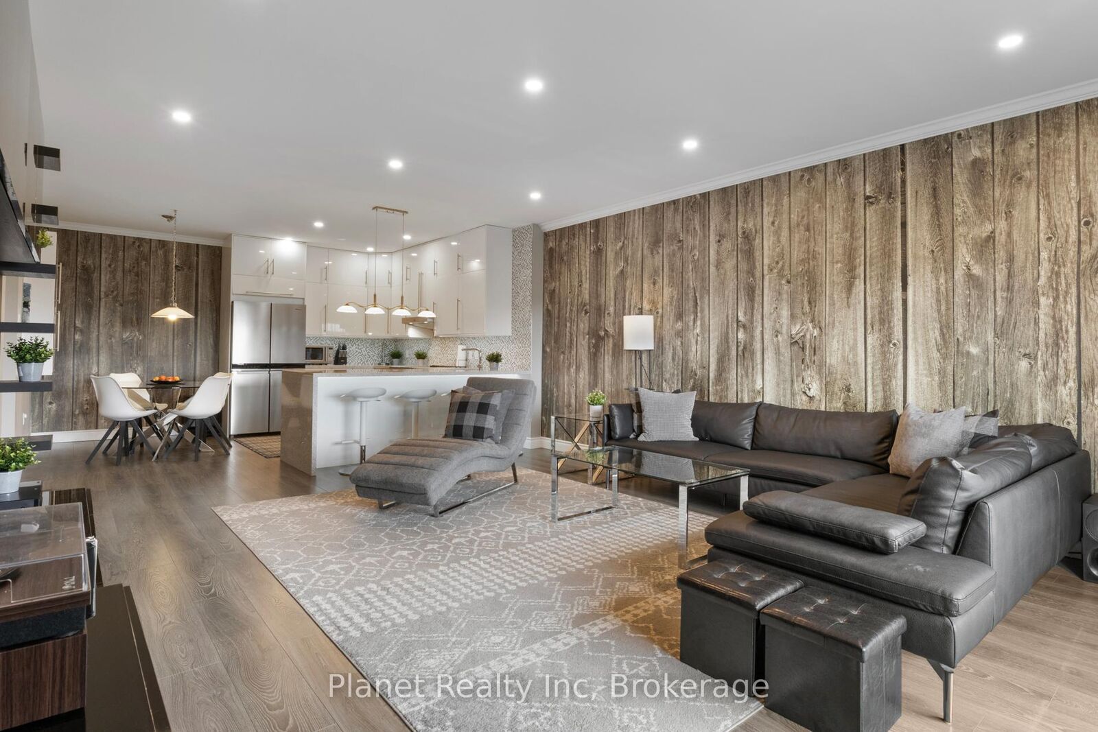 Property Photo:  60 Wyndham Street S 507  ON N1E 7H7 