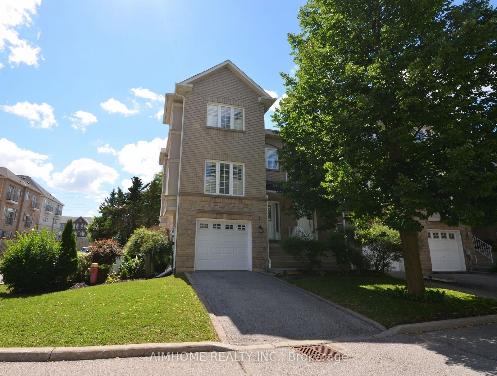 Property Photo: 10719 Bathurst Street 7 ON L4C 0N3