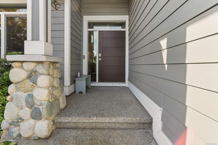 Property Photo:  5612 Hammond Bay Rd  BC V9T 6S2 