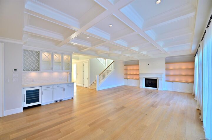 Property Photo: 2777 Dewdney Ave BC V8R 3M3