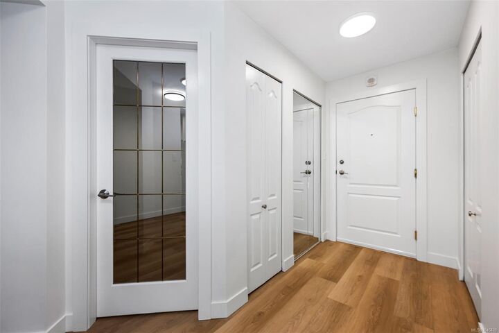 Property Photo: 1501 Richmond Ave #401 BC V8R 4P7
