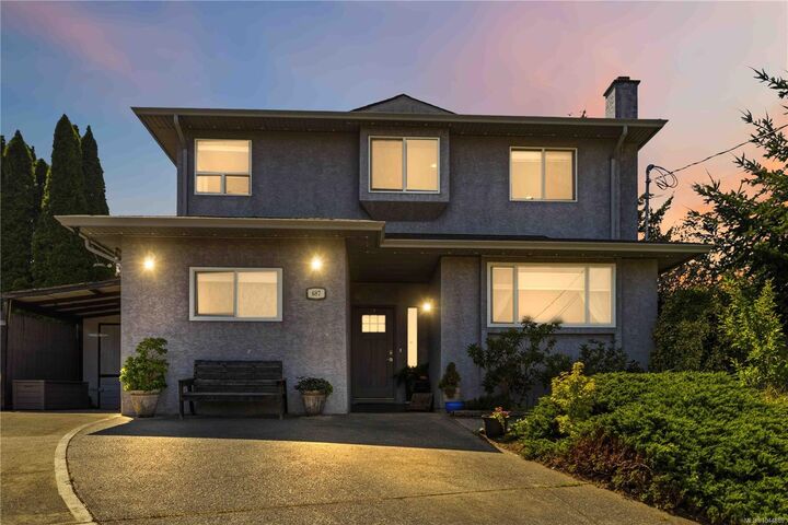 Property Photo:  687 Daymeer Pl  BC V9B 5M4 