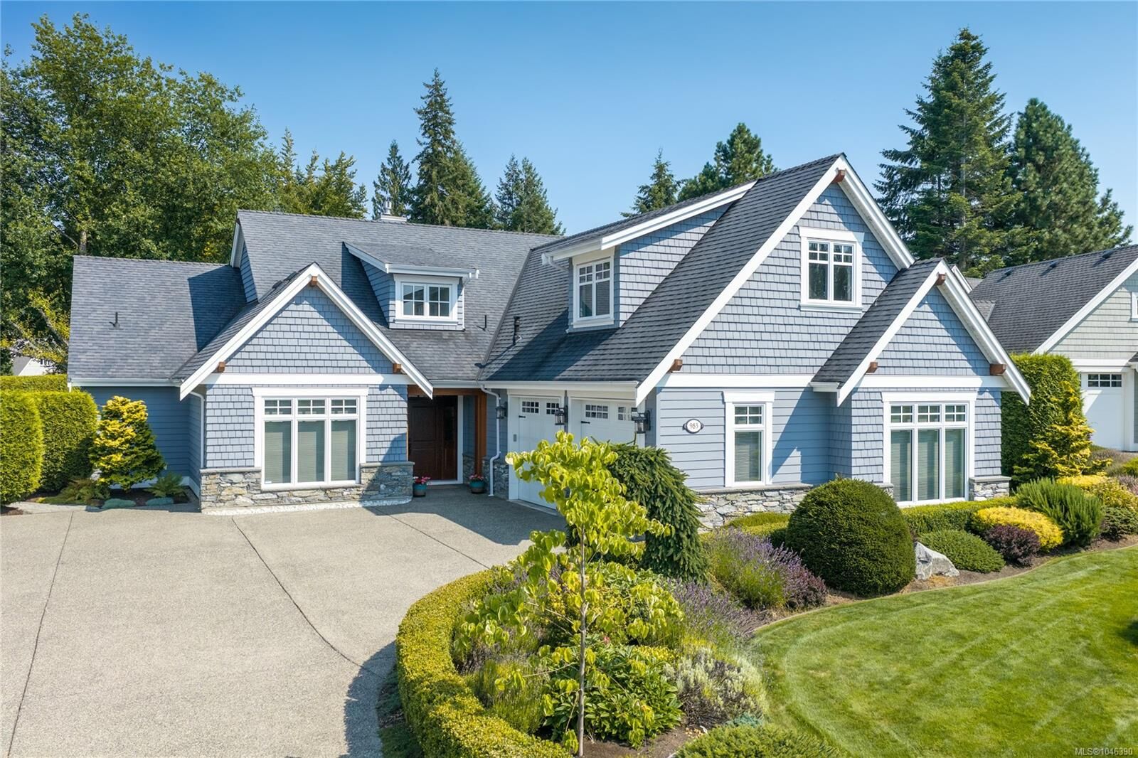 Property Photo: 983 Bluffs Dr BC V9K 0A2