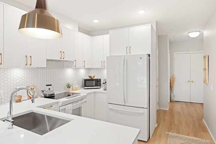 Property Photo: 2348 Beacon Ave #303 BC V8L 1X3