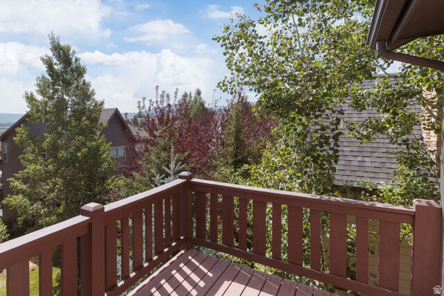 Property Photo: 5610 Kodiak Way UT 84098