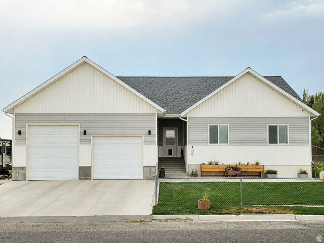 Property Photo: 405 E 200 S UT 84521