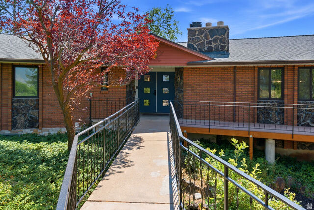 Property Photo:  102 E Oakridge Dr S  UT 84010 