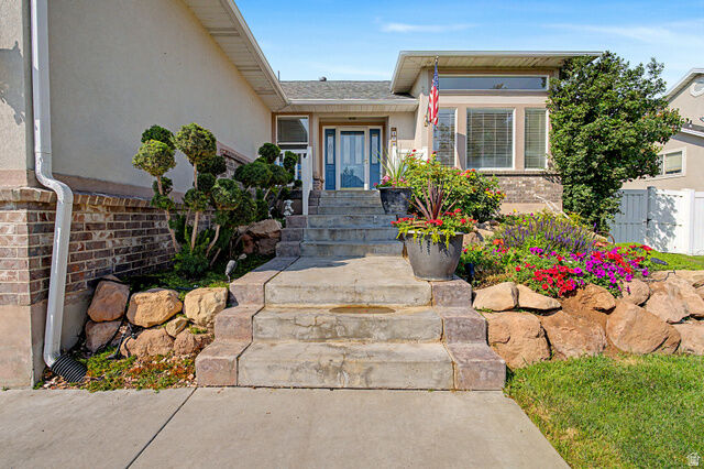 Property Photo:  208 N Lakeview  UT 84074 