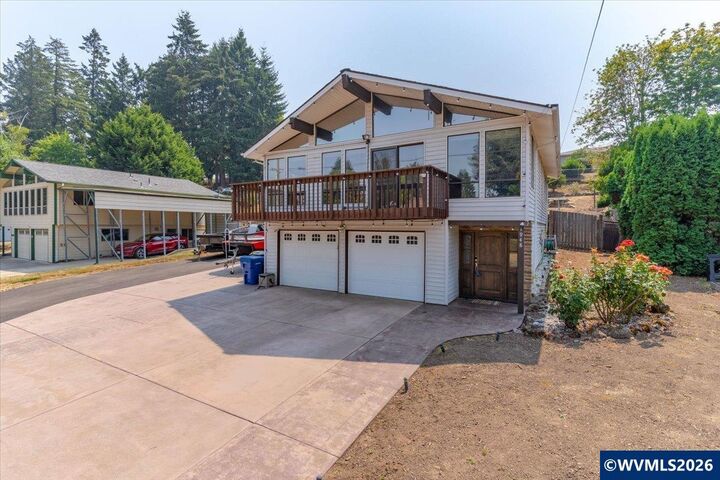 Property Photo: 1948 Brandon Av NE OR 97303