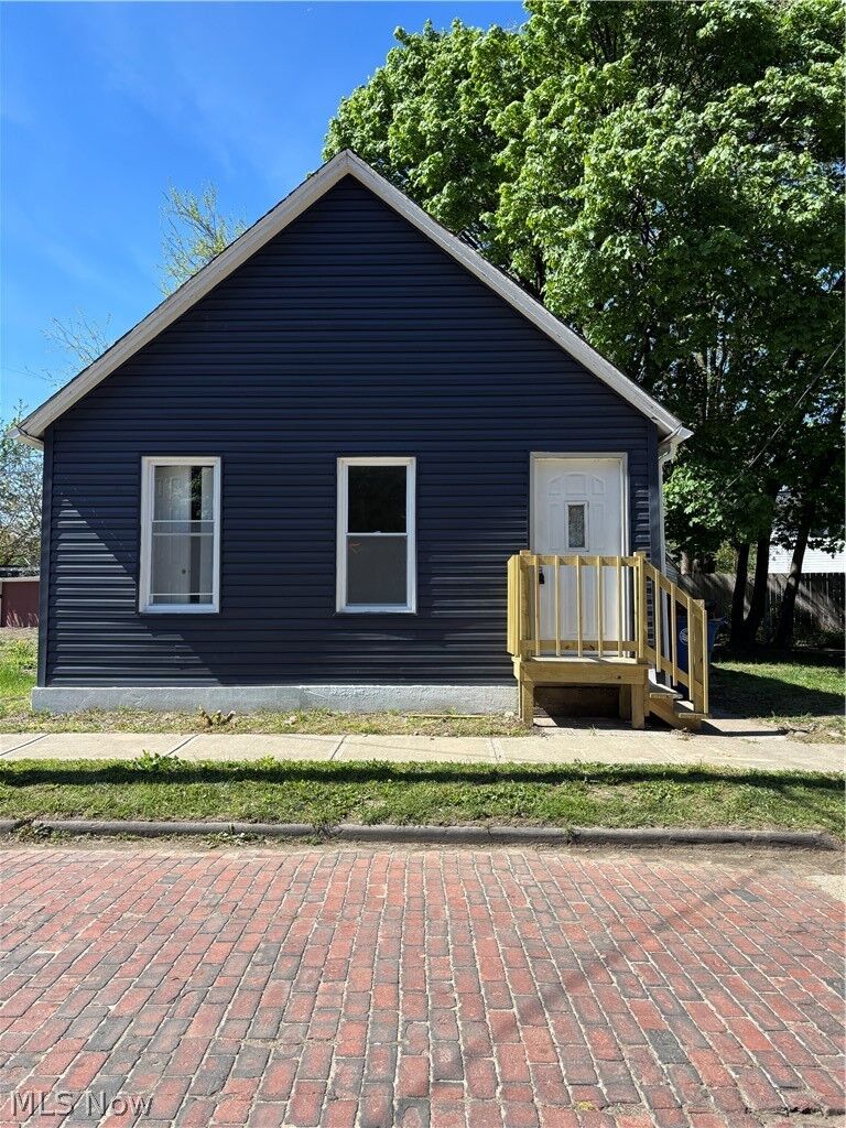 Property Photo:  7118 Elton Avenue  OH 44102 