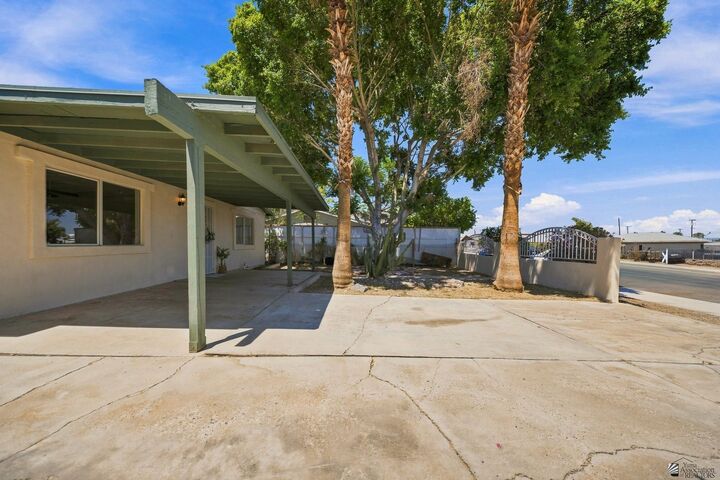 Property Photo:  1080 S Madison Ave  AZ 85364 