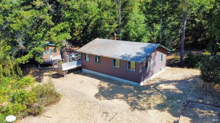 Property Photo:  