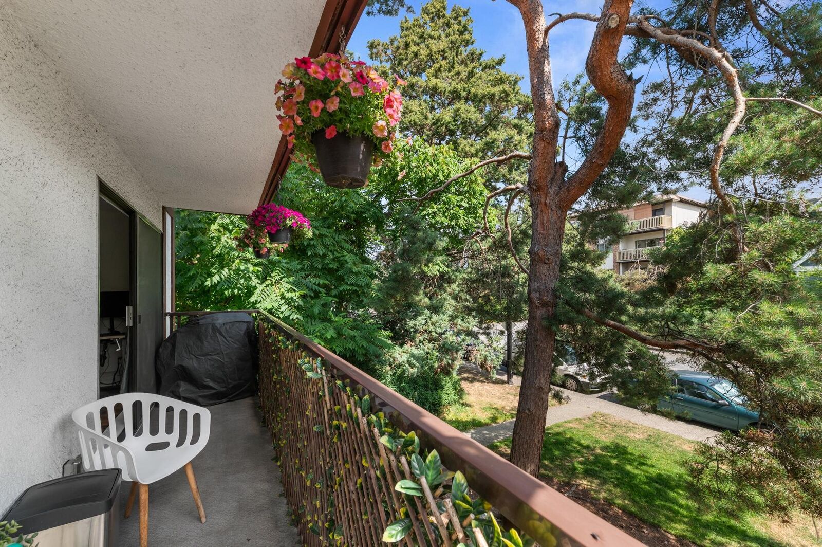 Property Photo: 131 W 4th Street 204 BC V7M 3C8
