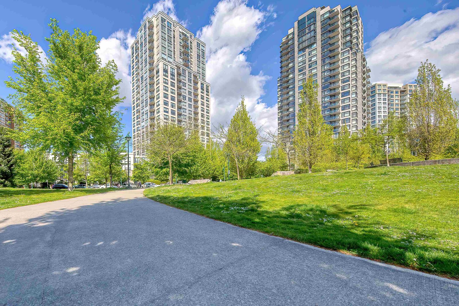 Property Photo: 5380 Oben Street 2009 BC V5R 6H7