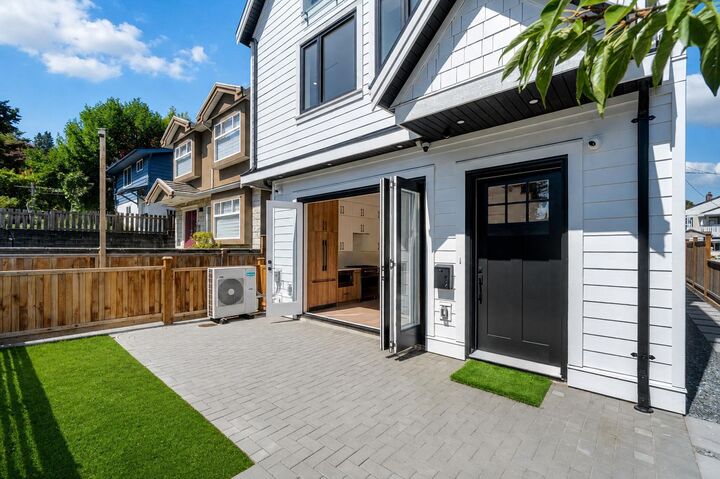 Property Photo: 3271 E Georgia Street 1 BC V5K 2L2