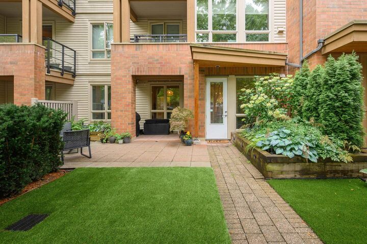 Property Photo: 2601 Whiteley Court 112 BC V7J 2R7