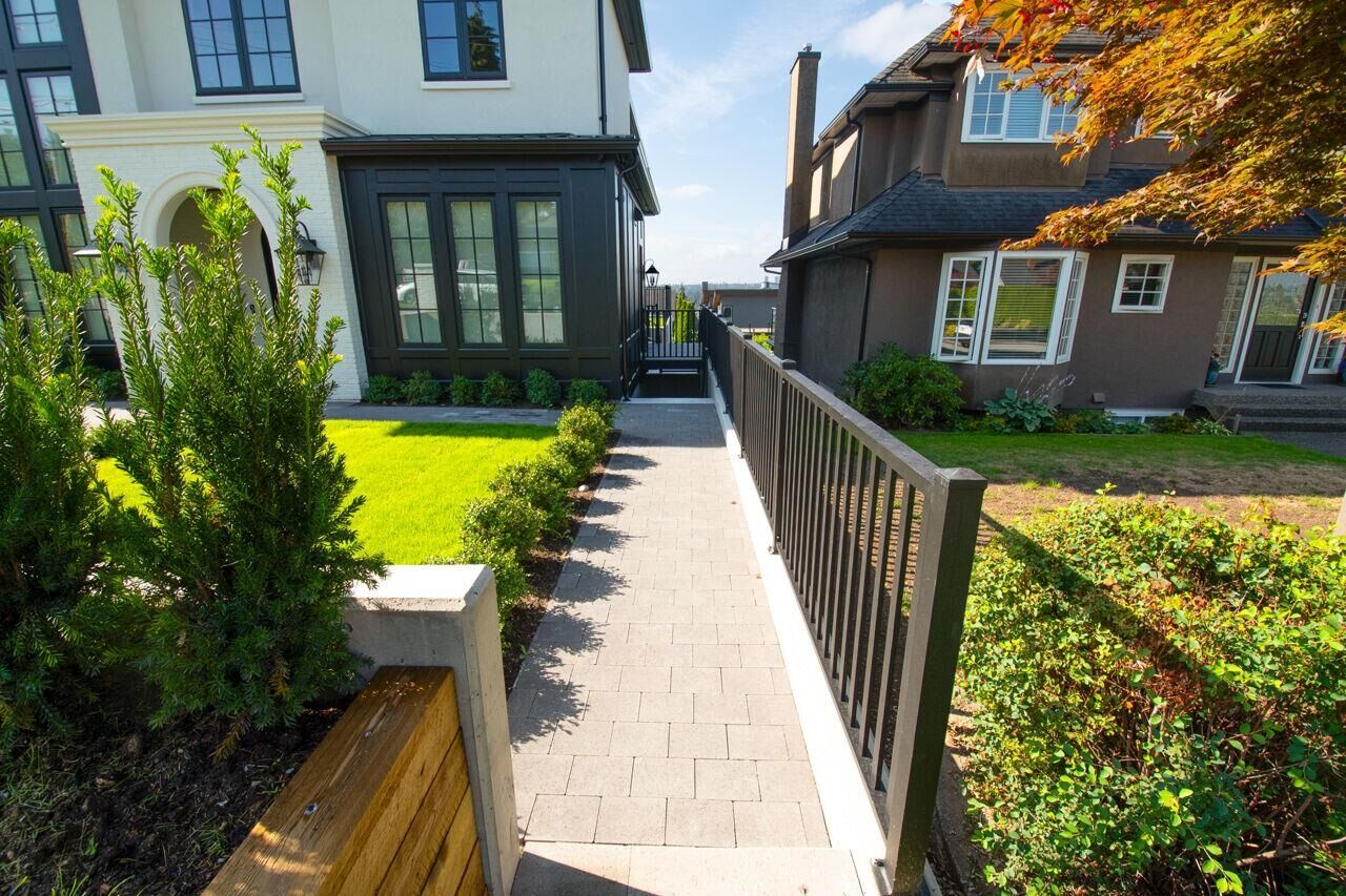 Property Photo:  5770 Kitchener Street Lower  BC V5B 2J2 