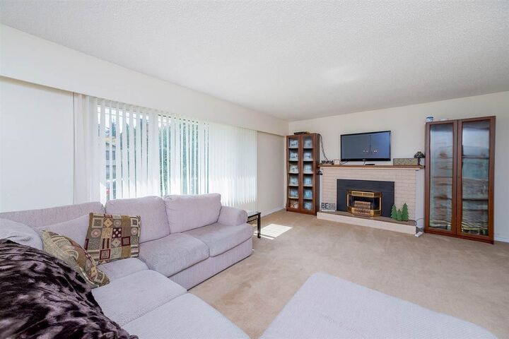 Property Photo: 11781 71A Avenue BC V4E 1W9